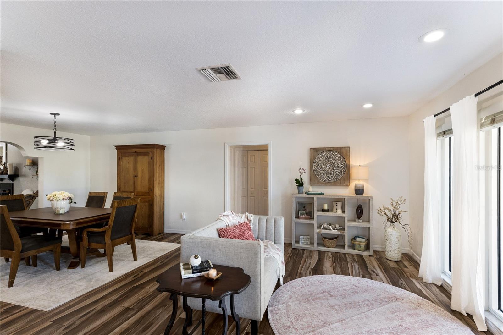 Image 16 of 92 For 1516 Fox Creek Drive