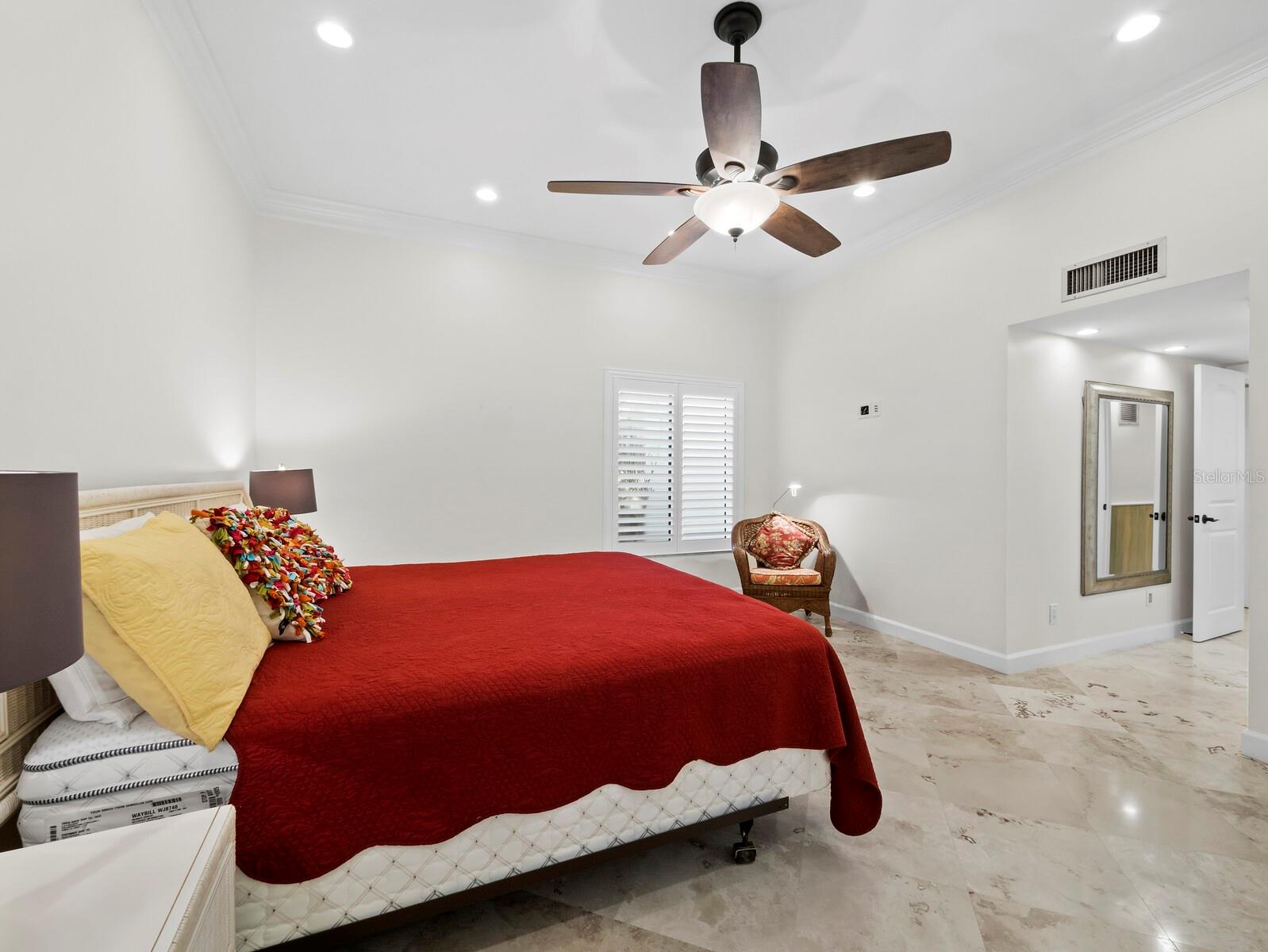 Image 17 of 38 For 2055 Gulf Of Mexico Drive G2-102