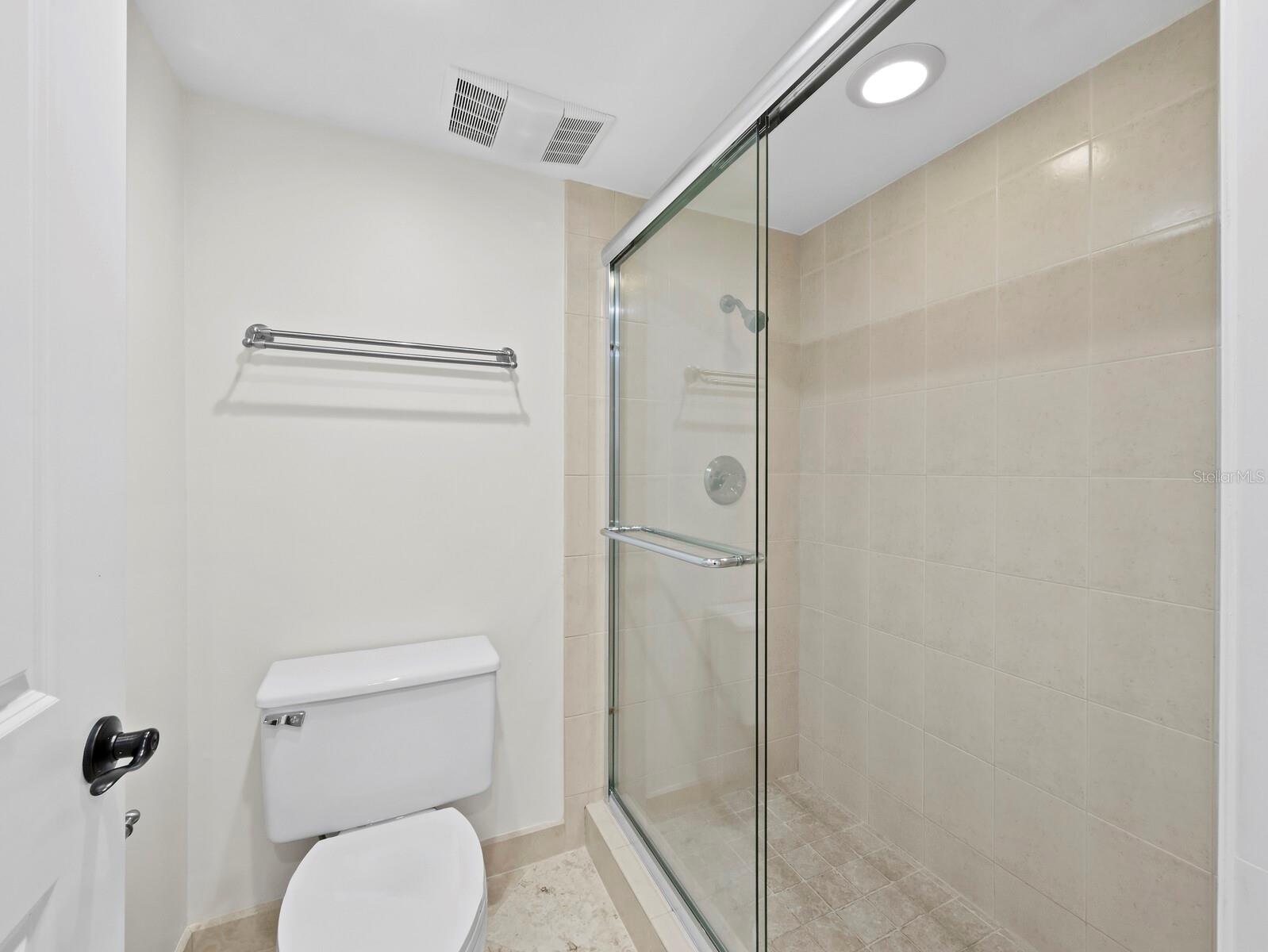 Image 19 of 38 For 2055 Gulf Of Mexico Drive G2-102