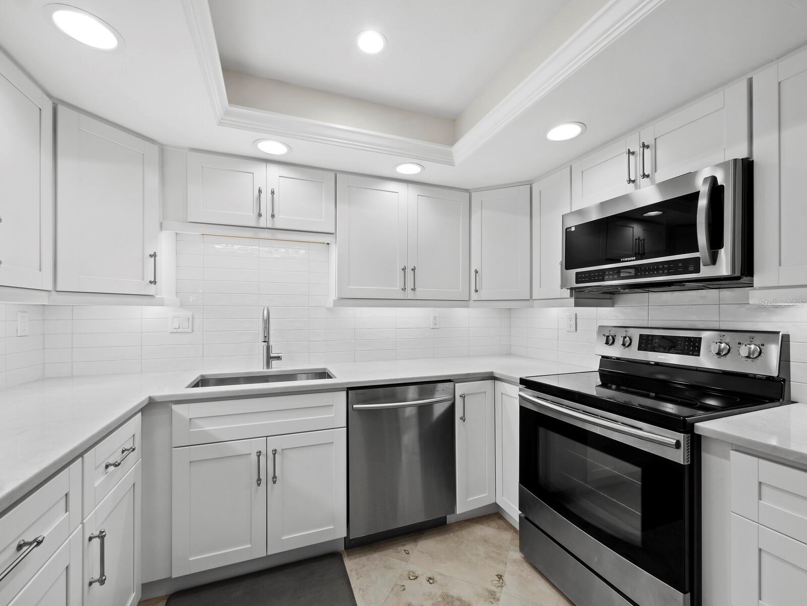 Image 7 of 38 For 2055 Gulf Of Mexico Drive G2-102