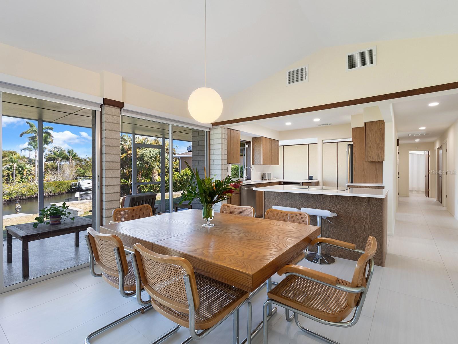 Image 10 of 34 For 5669 America Drive