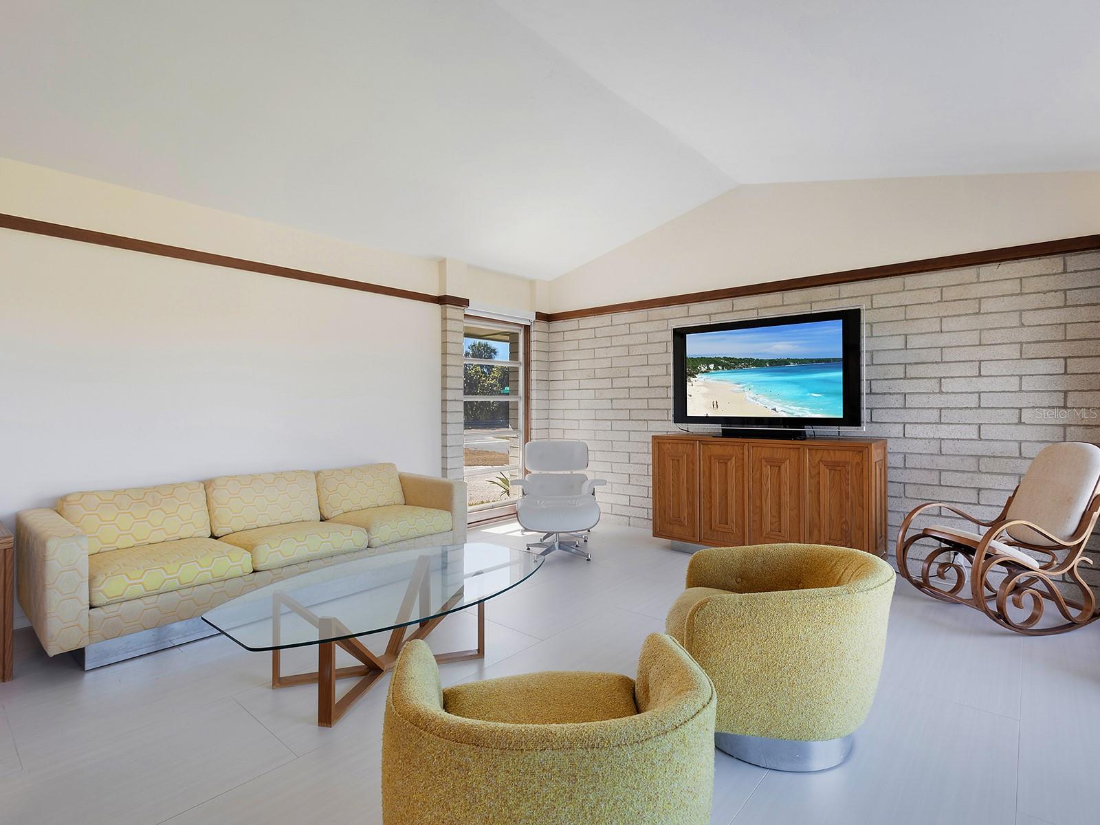 Image 11 of 34 For 5669 America Drive