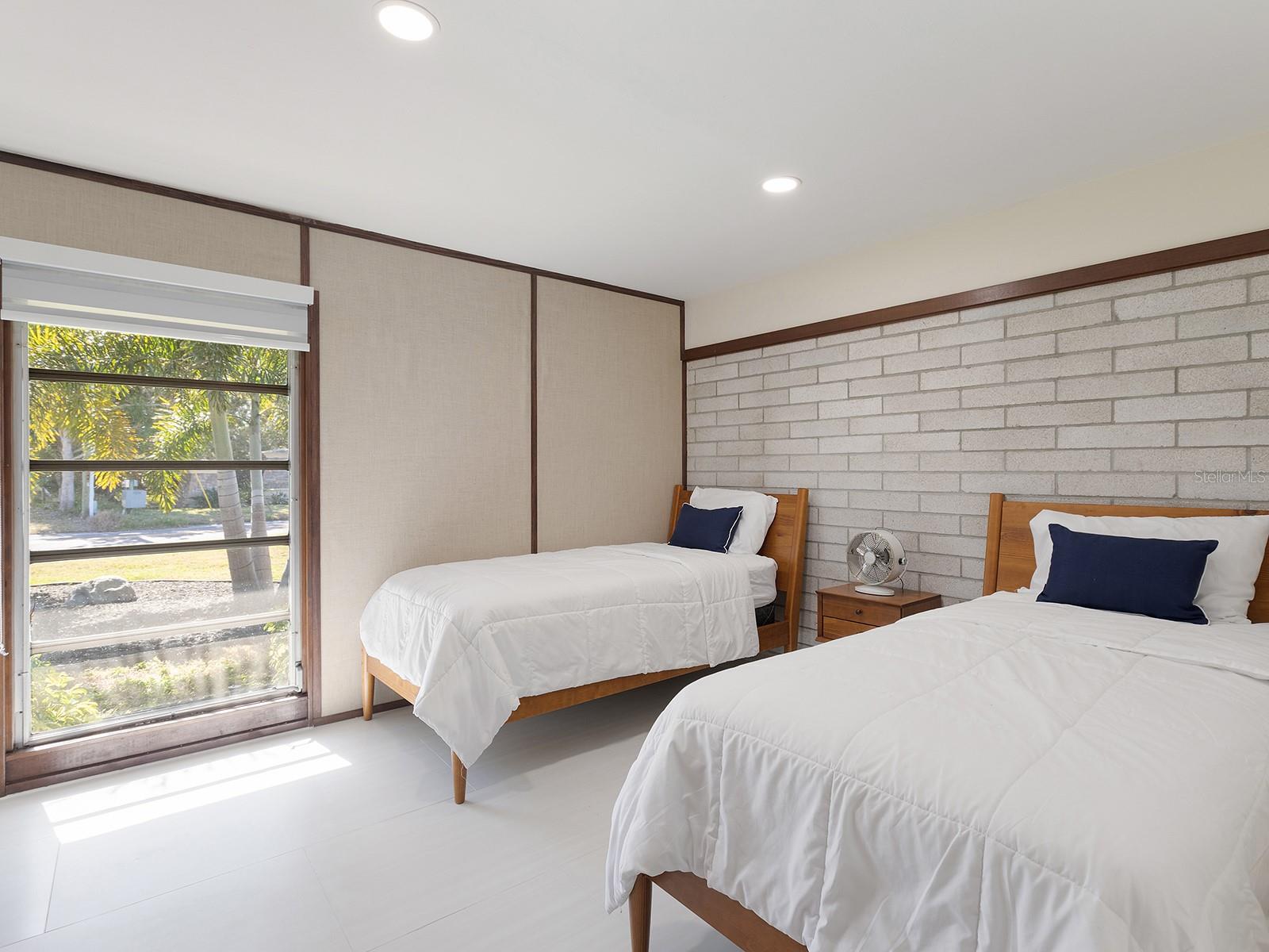 Image 25 of 34 For 5669 America Drive