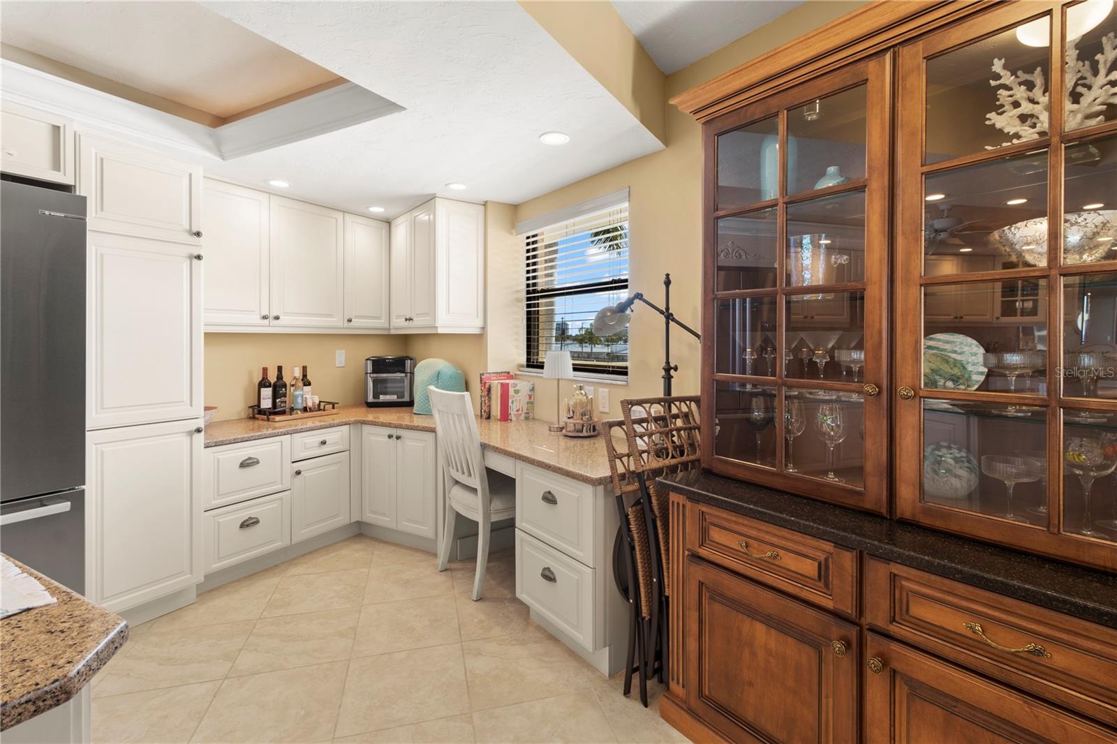 Image 18 of 46 For 5790 Midnight Pass Road 208