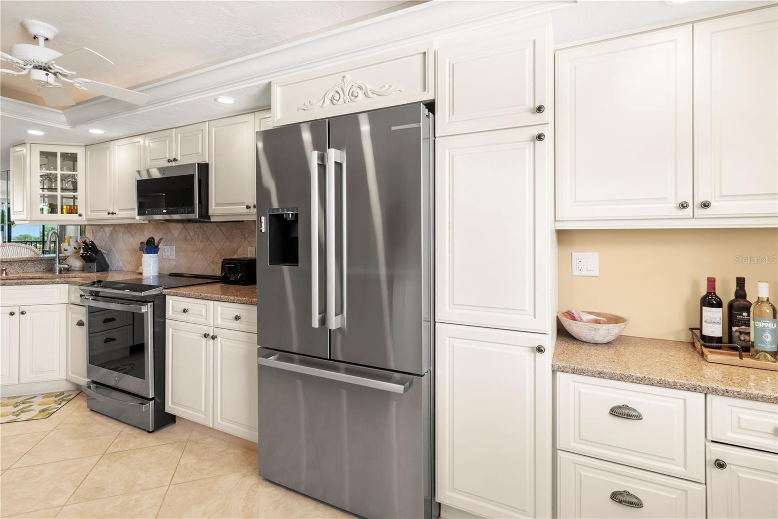 Image 19 of 46 For 5790 Midnight Pass Road 208