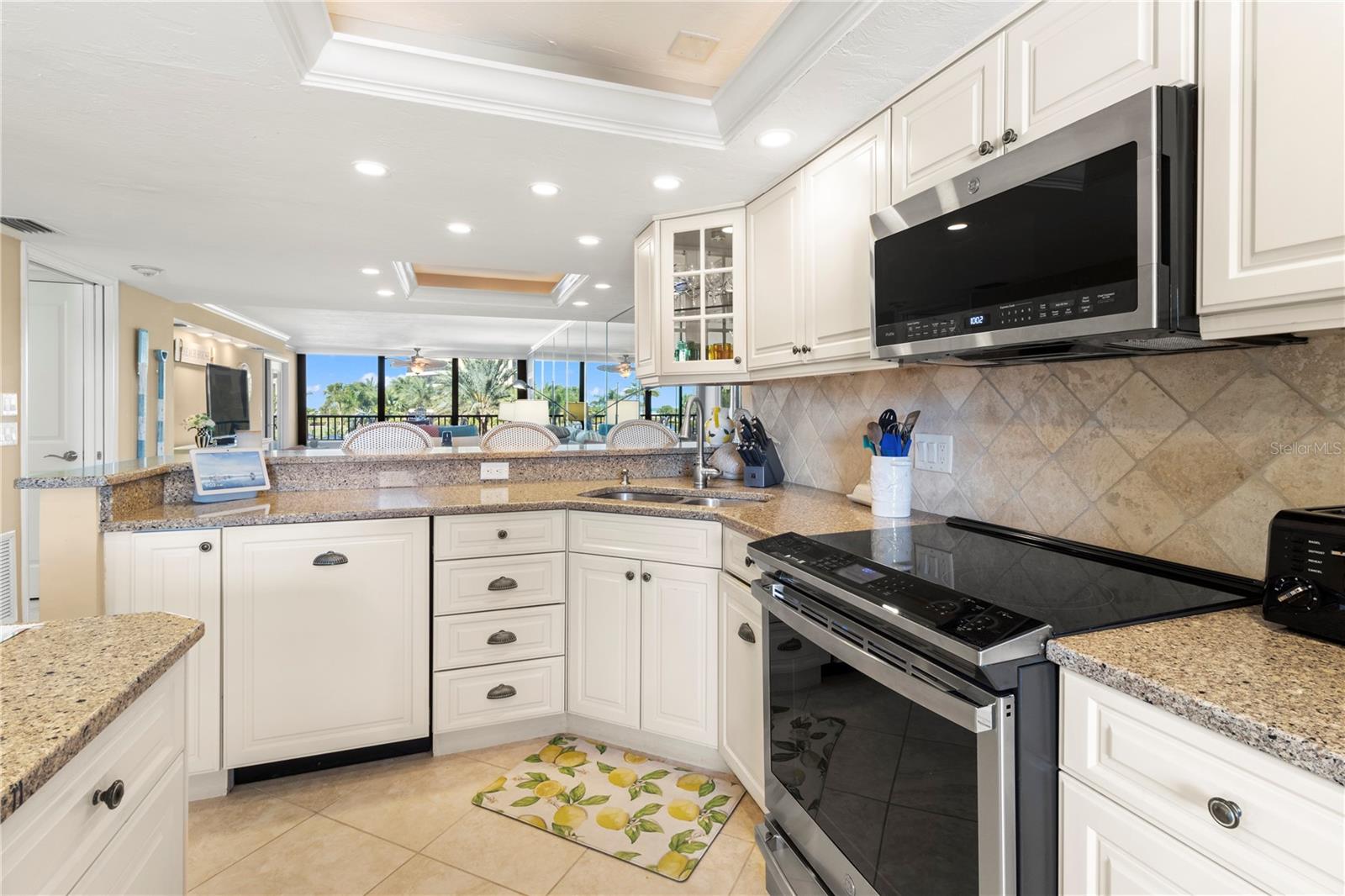 Image 21 of 46 For 5790 Midnight Pass Road 208