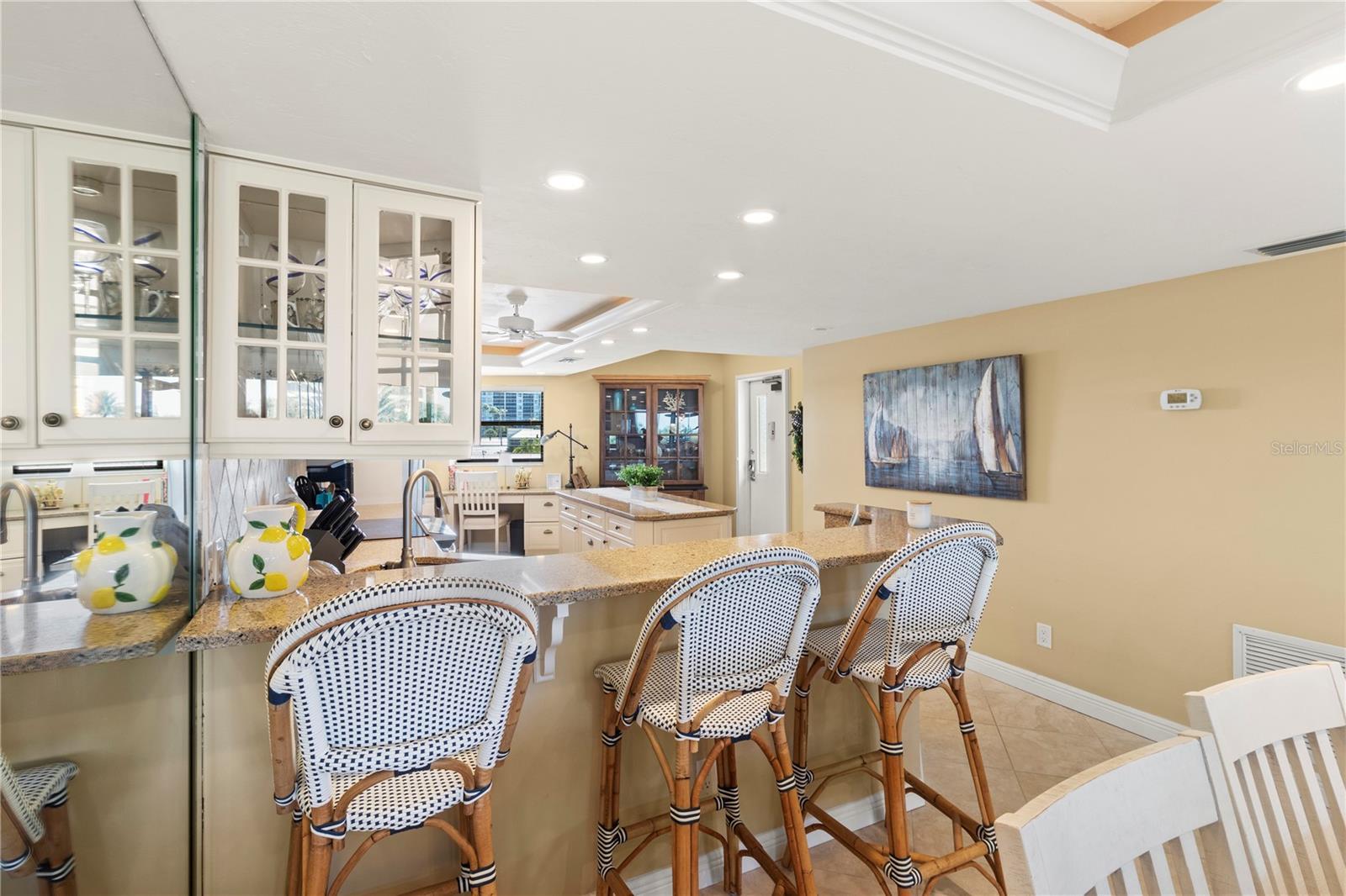 Image 23 of 46 For 5790 Midnight Pass Road 208