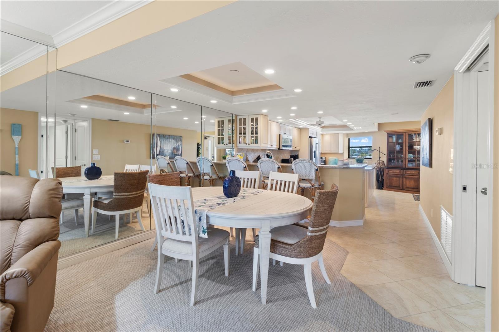 Image 25 of 46 For 5790 Midnight Pass Road 208