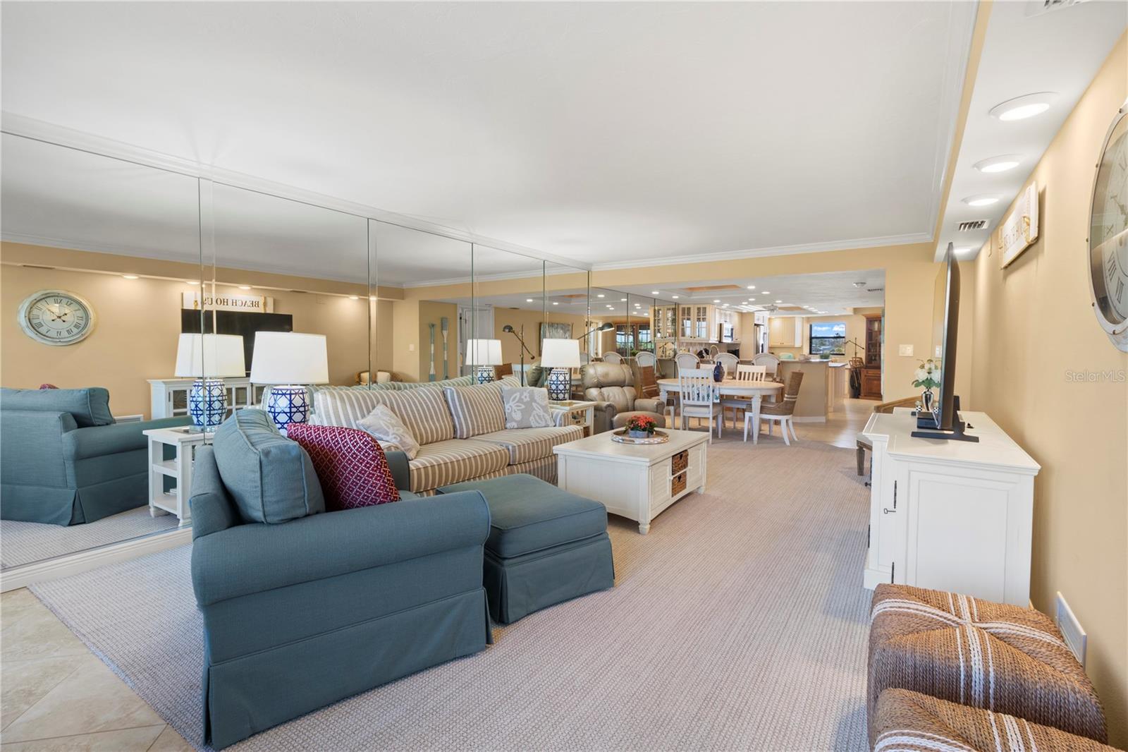 Image 27 of 46 For 5790 Midnight Pass Road 208