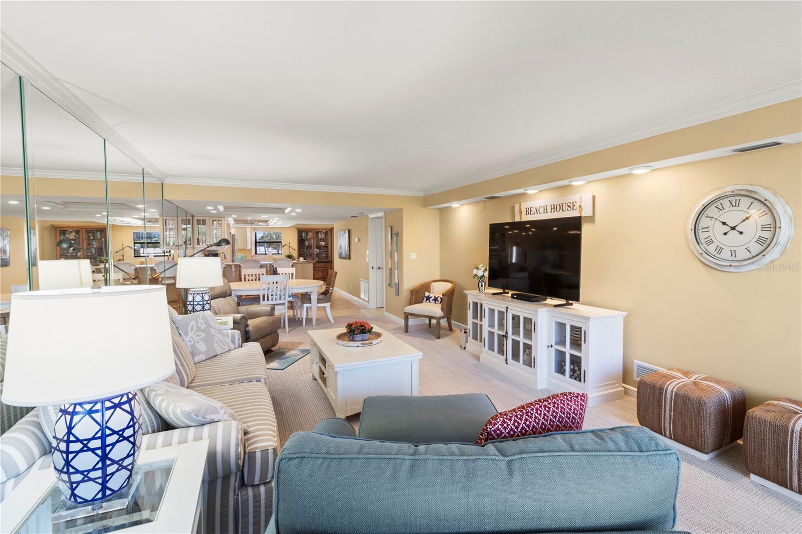 Image 28 of 46 For 5790 Midnight Pass Road 208