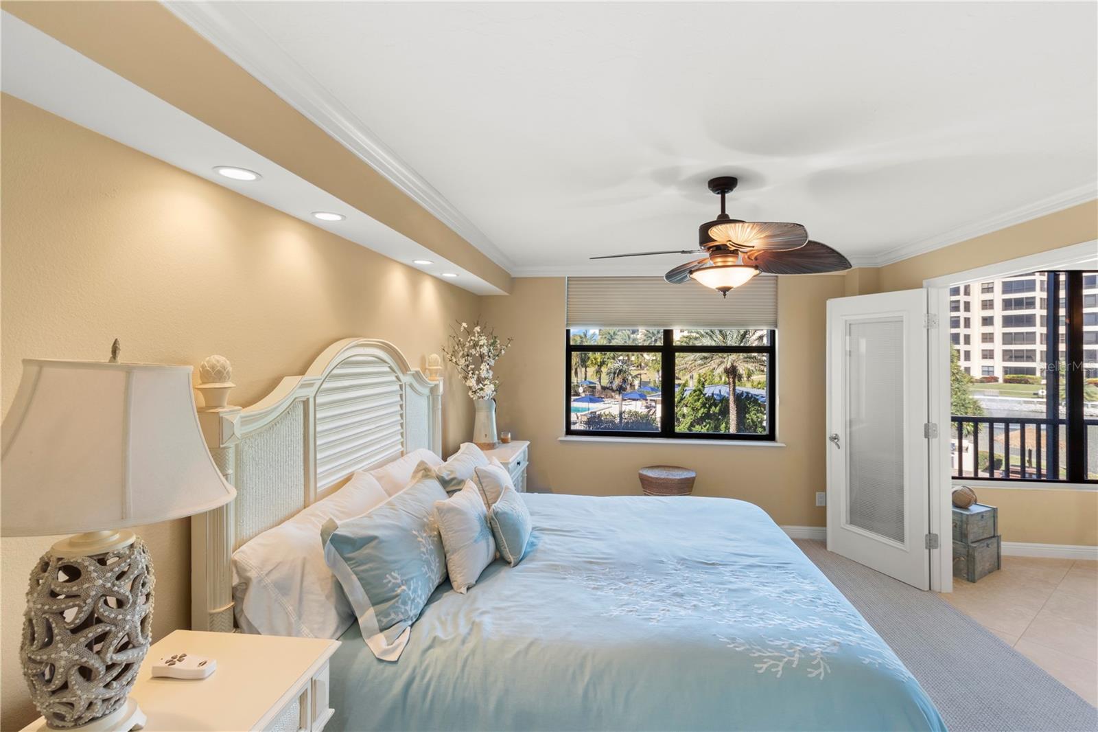 Image 33 of 46 For 5790 Midnight Pass Road 208