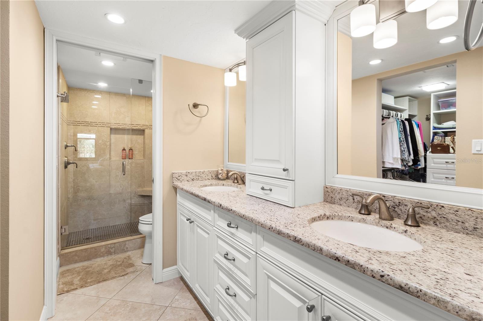 Image 35 of 46 For 5790 Midnight Pass Road 208