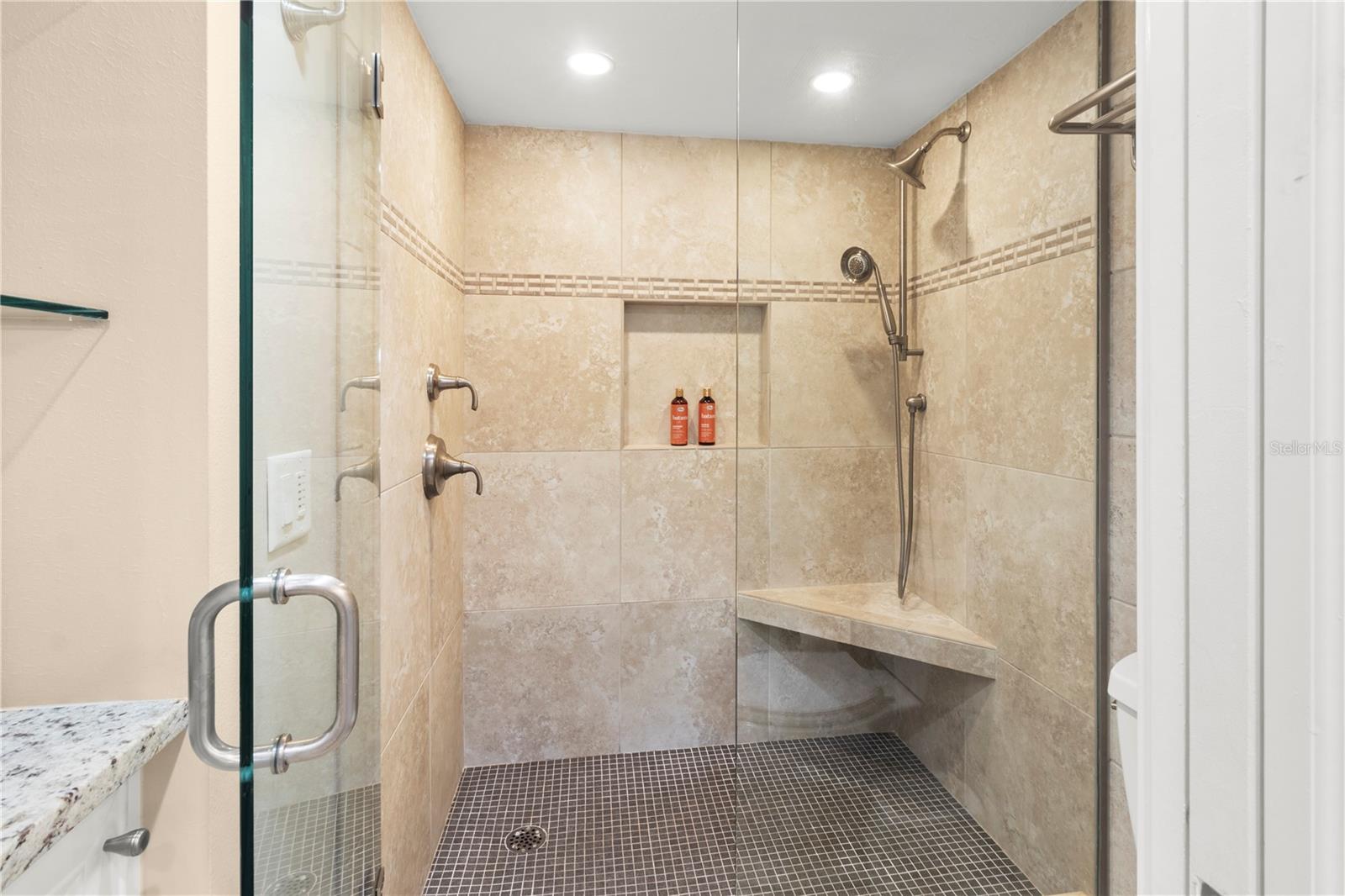 Image 36 of 46 For 5790 Midnight Pass Road 208