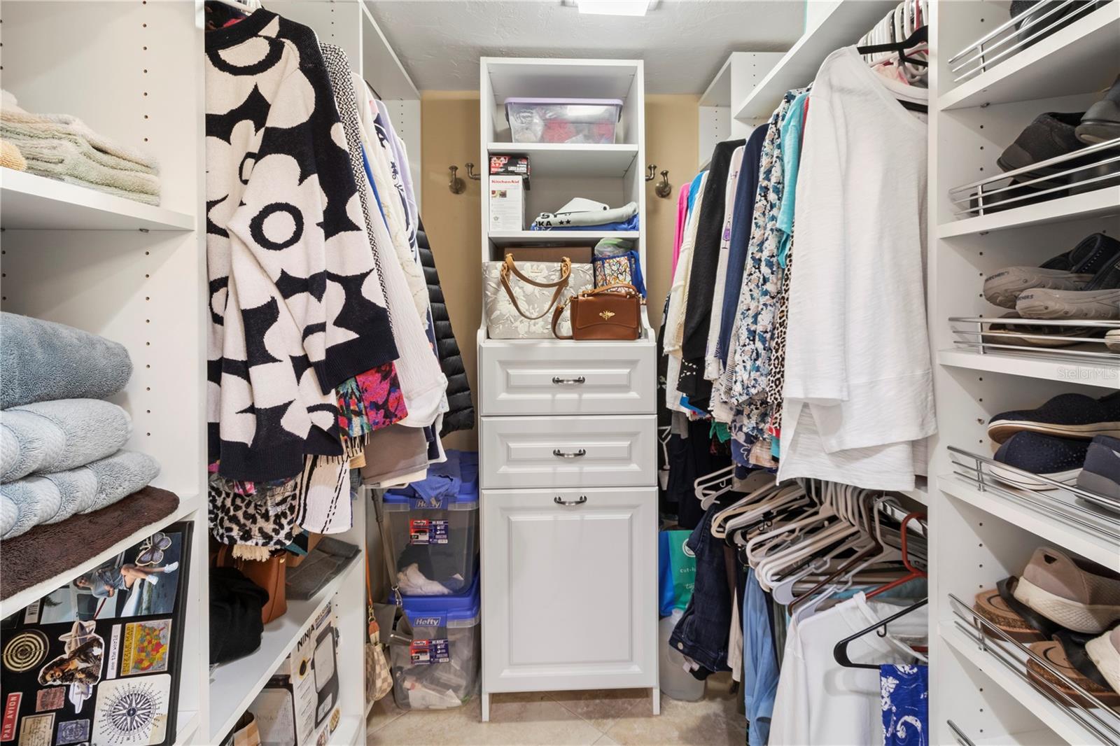 Image 37 of 46 For 5790 Midnight Pass Road 208