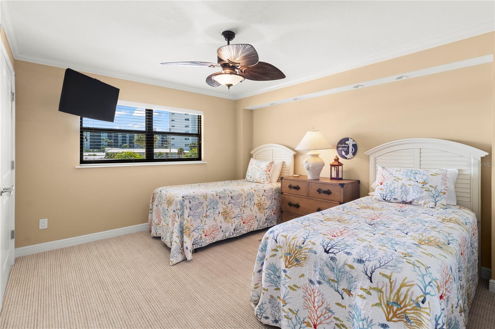 Image 40 of 46 For 5790 Midnight Pass Road 208