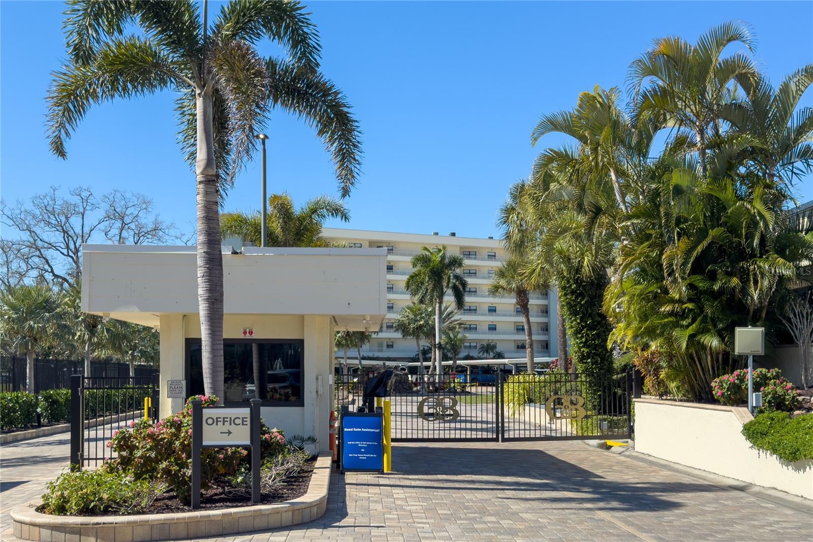 Image 43 of 46 For 5790 Midnight Pass Road 208