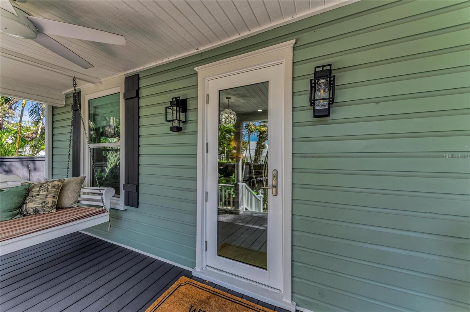 Listing photo id 9 for 1611 Hyde Park Street