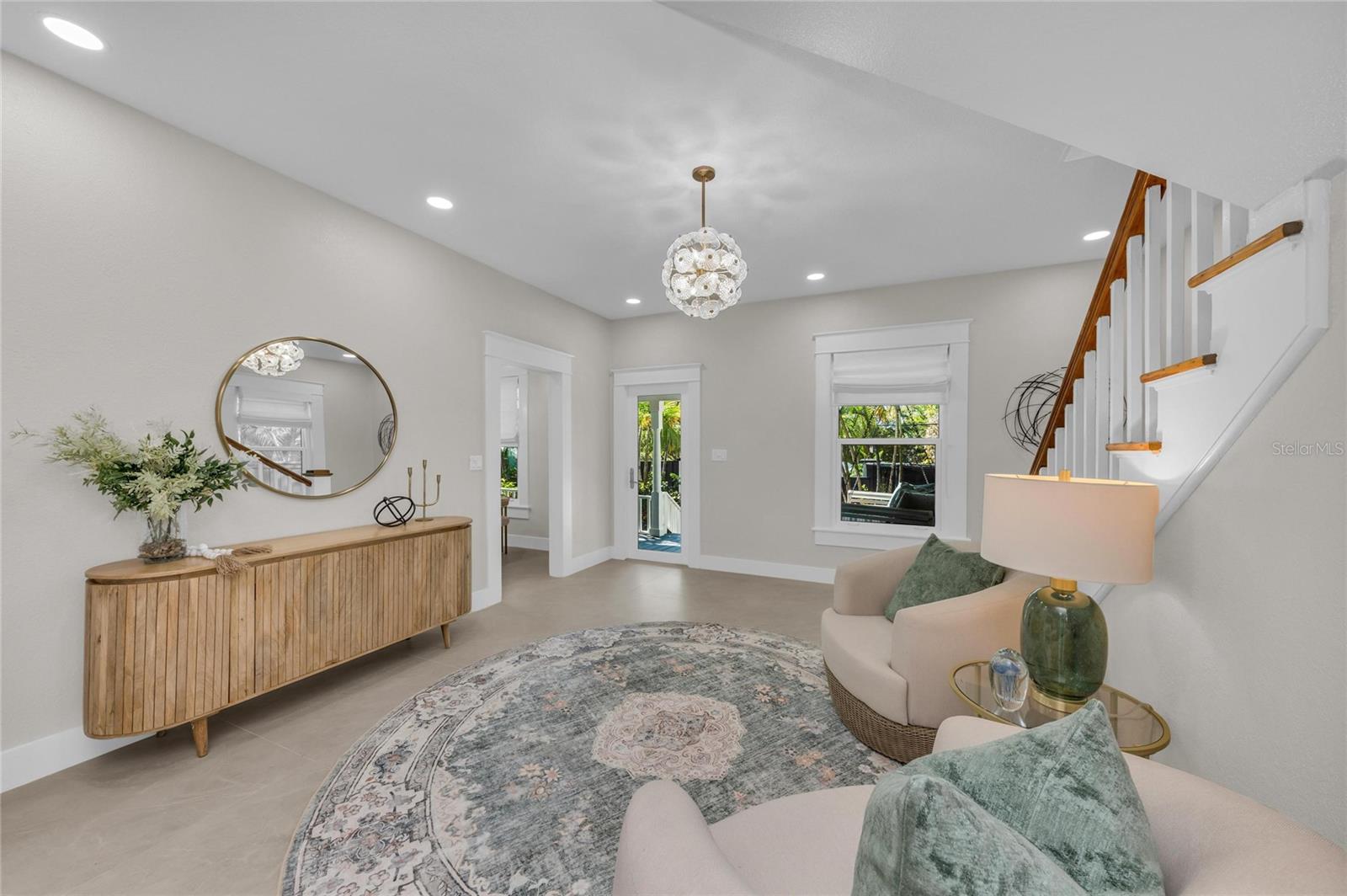 Listing photo id 10 for 1611 Hyde Park Street