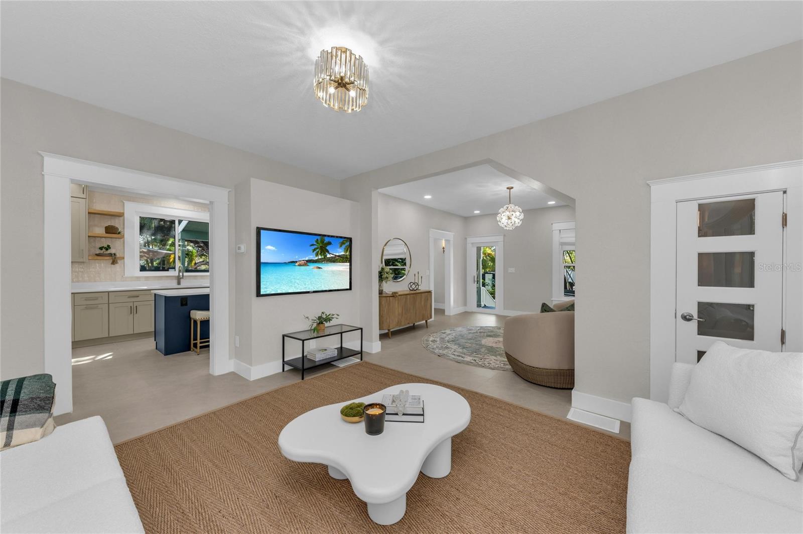 Listing photo id 14 for 1611 Hyde Park Street