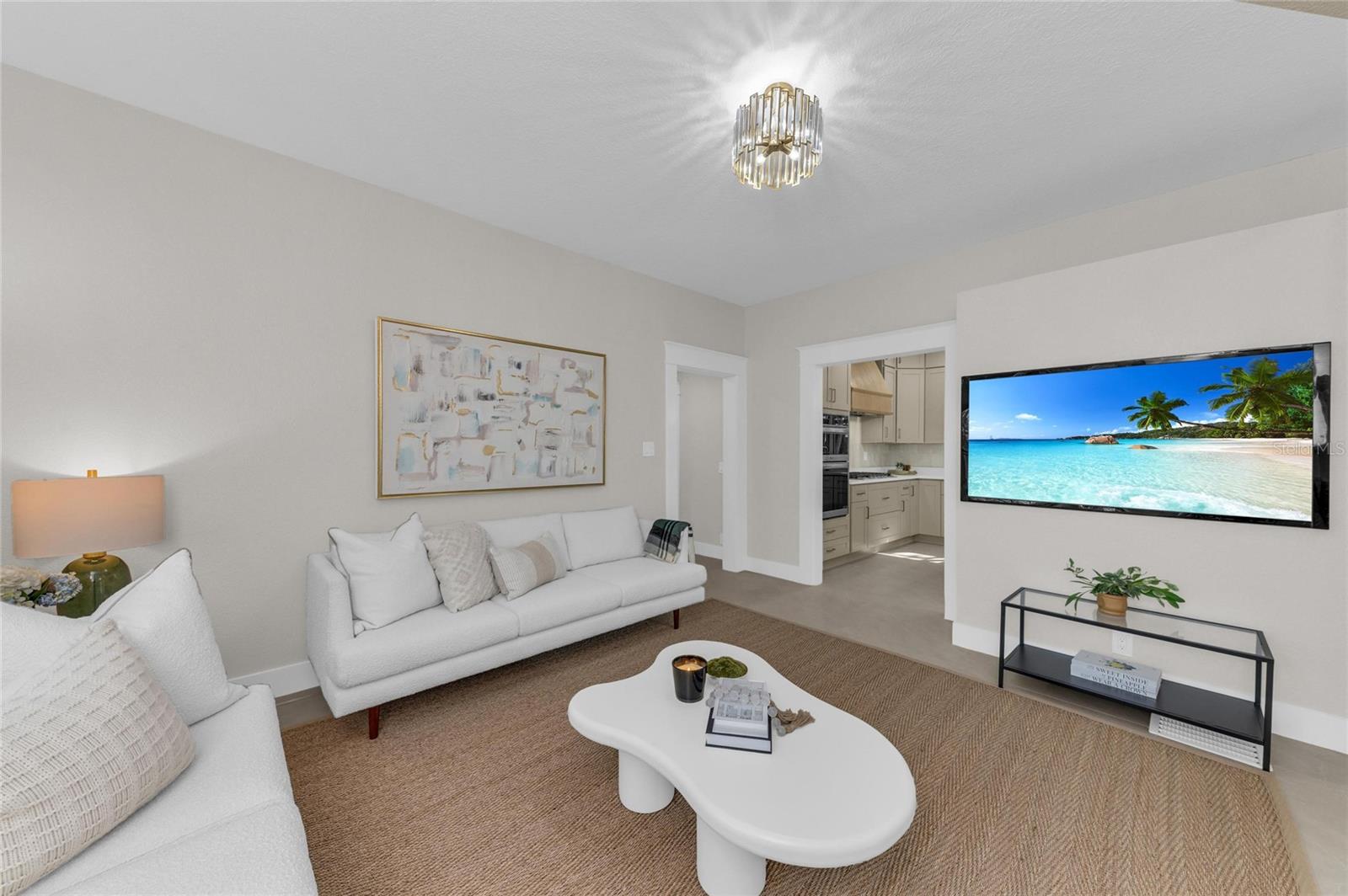 Listing photo id 15 for 1611 Hyde Park Street