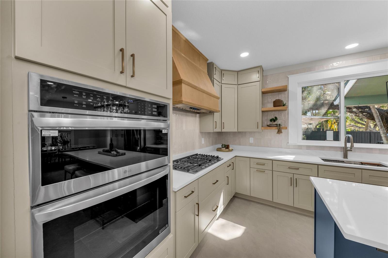 Listing photo id 21 for 1611 Hyde Park Street