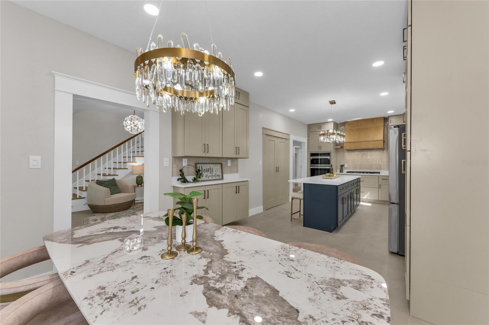 Listing photo id 24 for 1611 Hyde Park Street