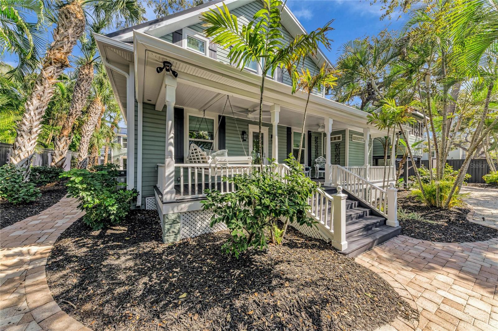 Listing photo id 1 for 1611 Hyde Park Street