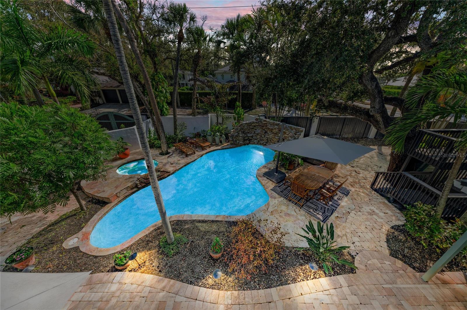 Listing photo id 29 for 1611 Hyde Park Street