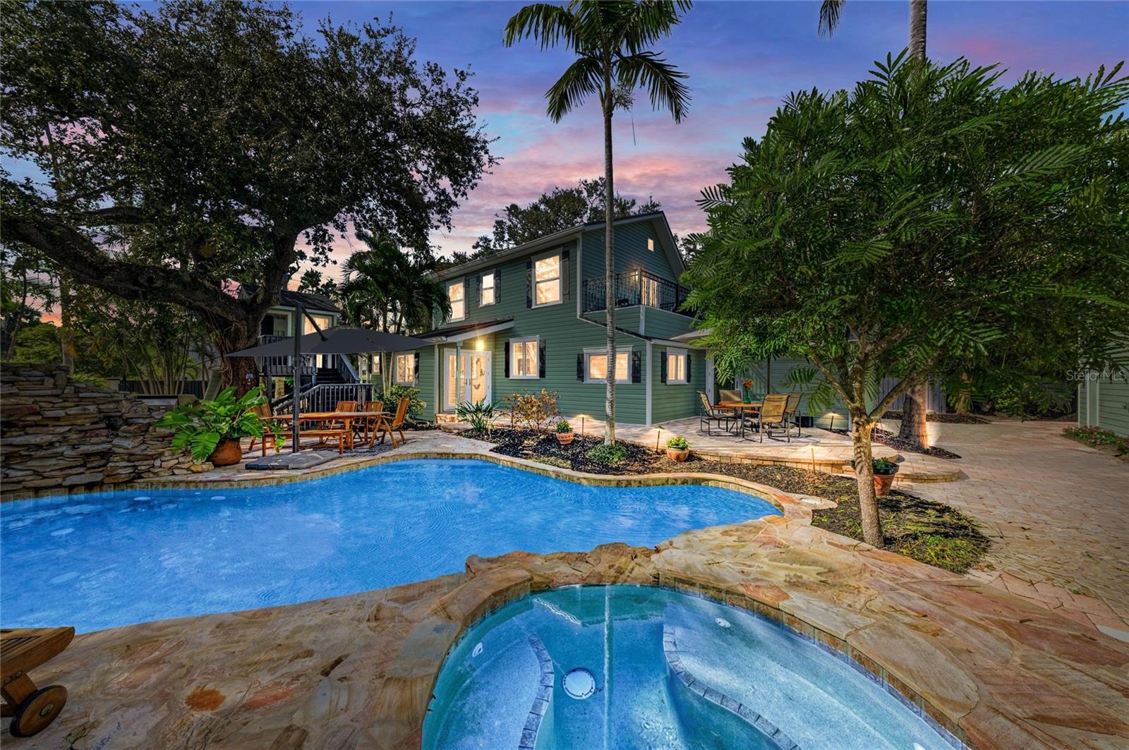 Listing photo id 31 for 1611 Hyde Park Street