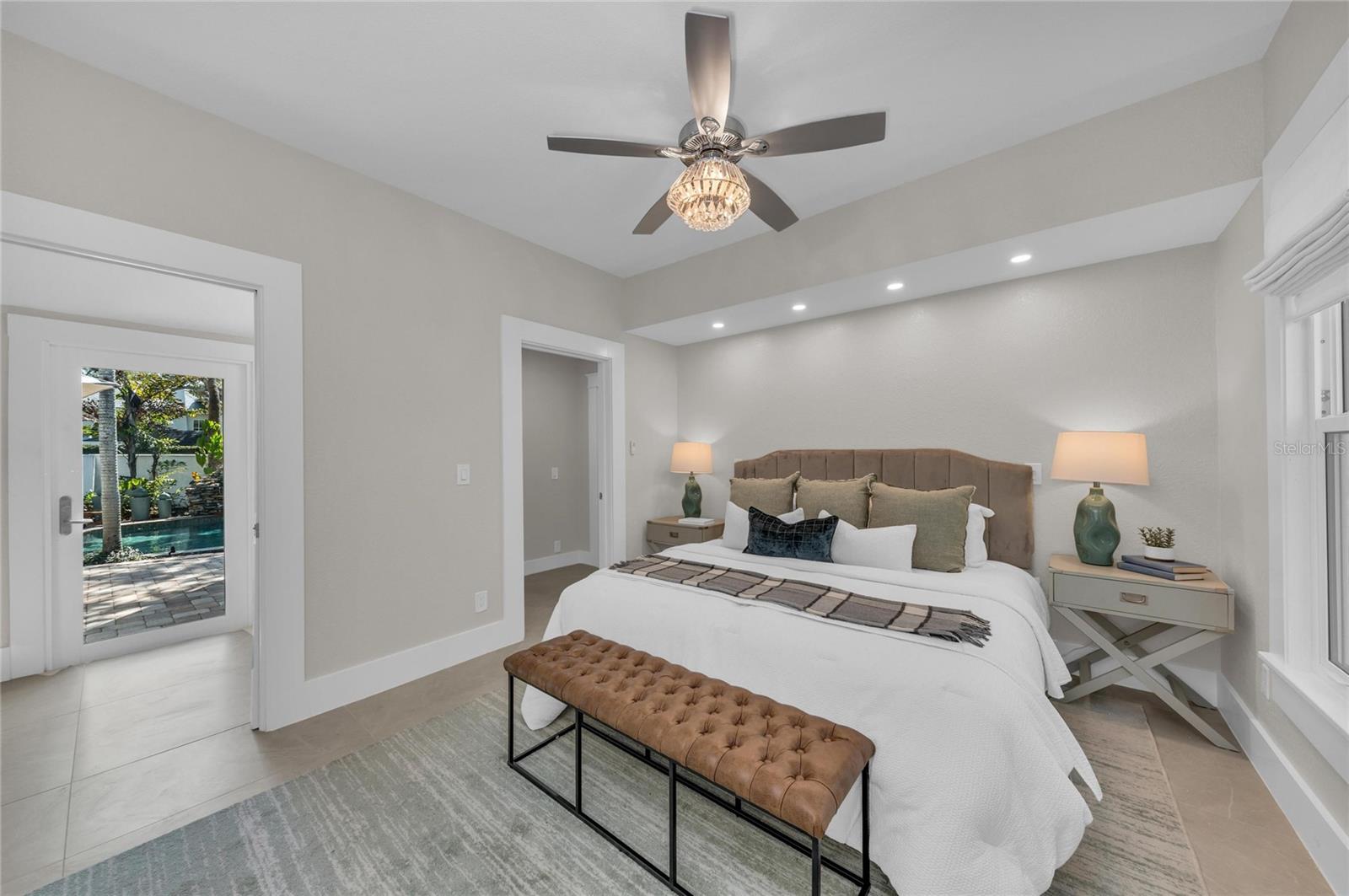 Listing photo id 36 for 1611 Hyde Park Street