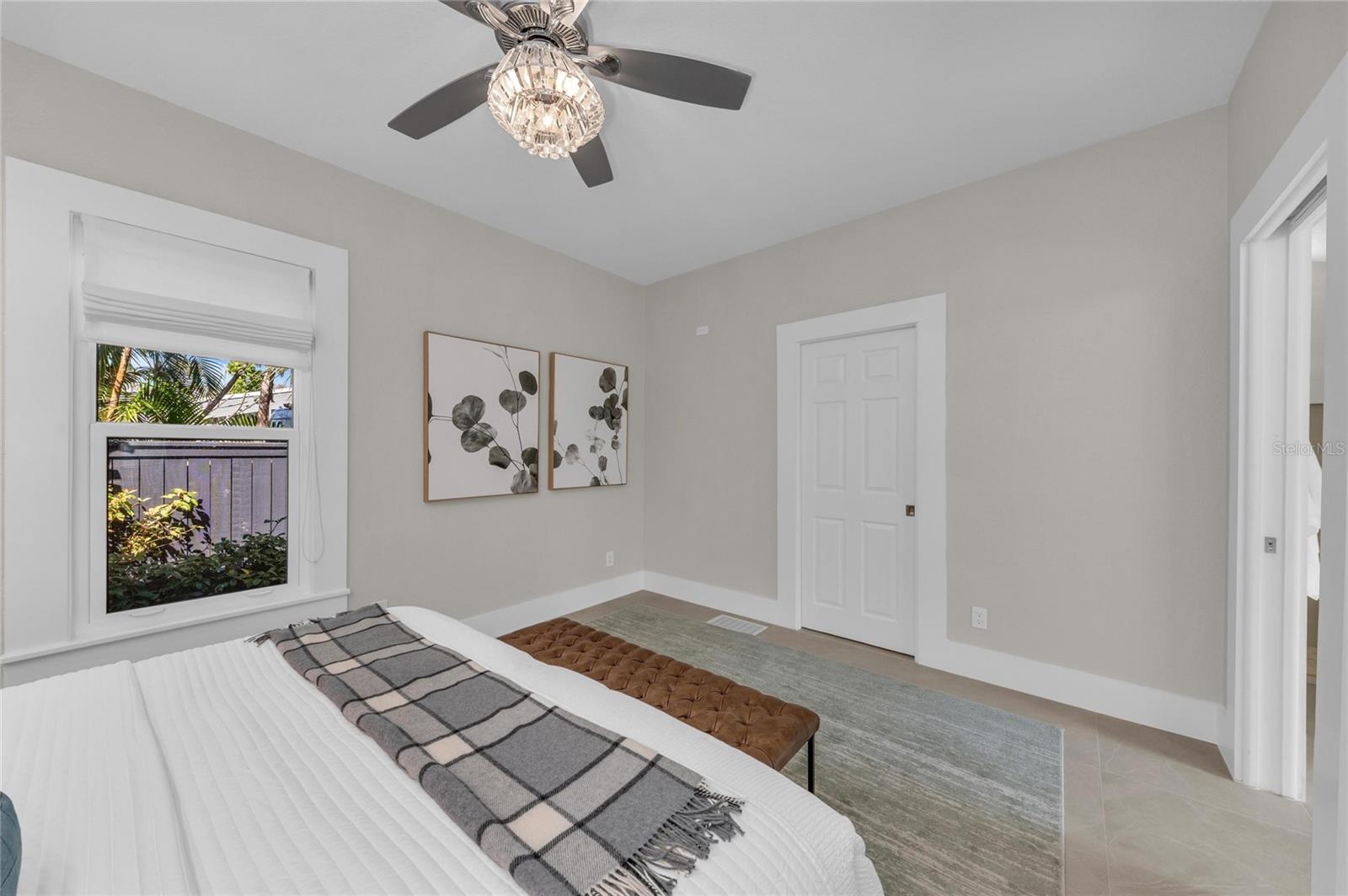 Listing photo id 37 for 1611 Hyde Park Street