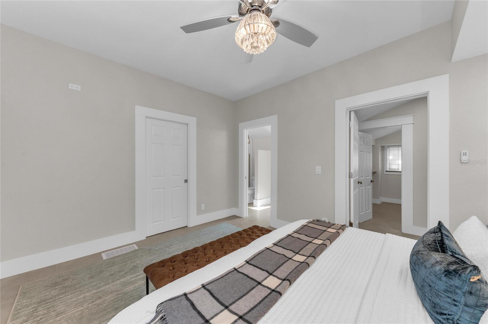 Listing photo id 38 for 1611 Hyde Park Street