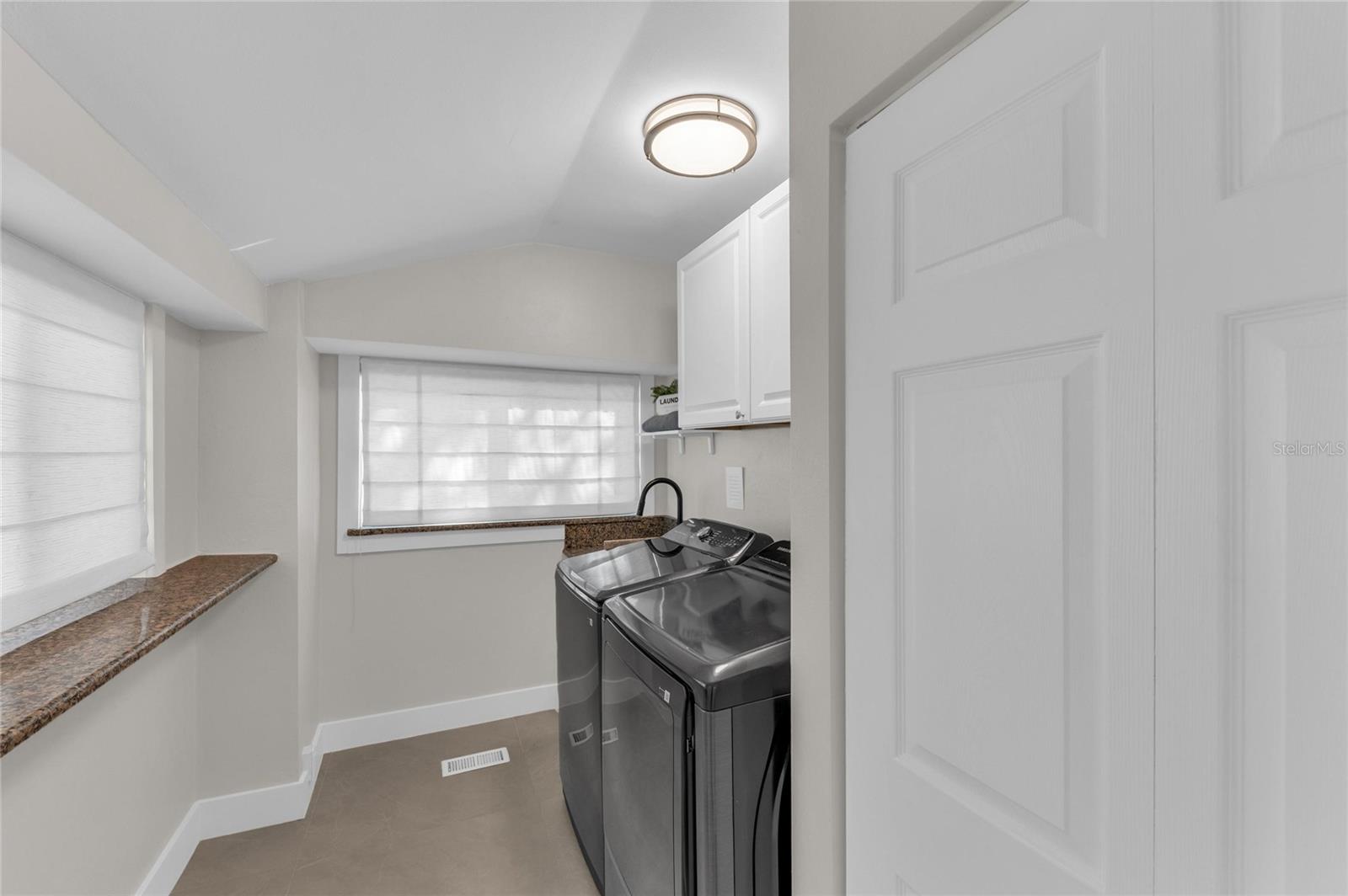 Listing photo id 42 for 1611 Hyde Park Street