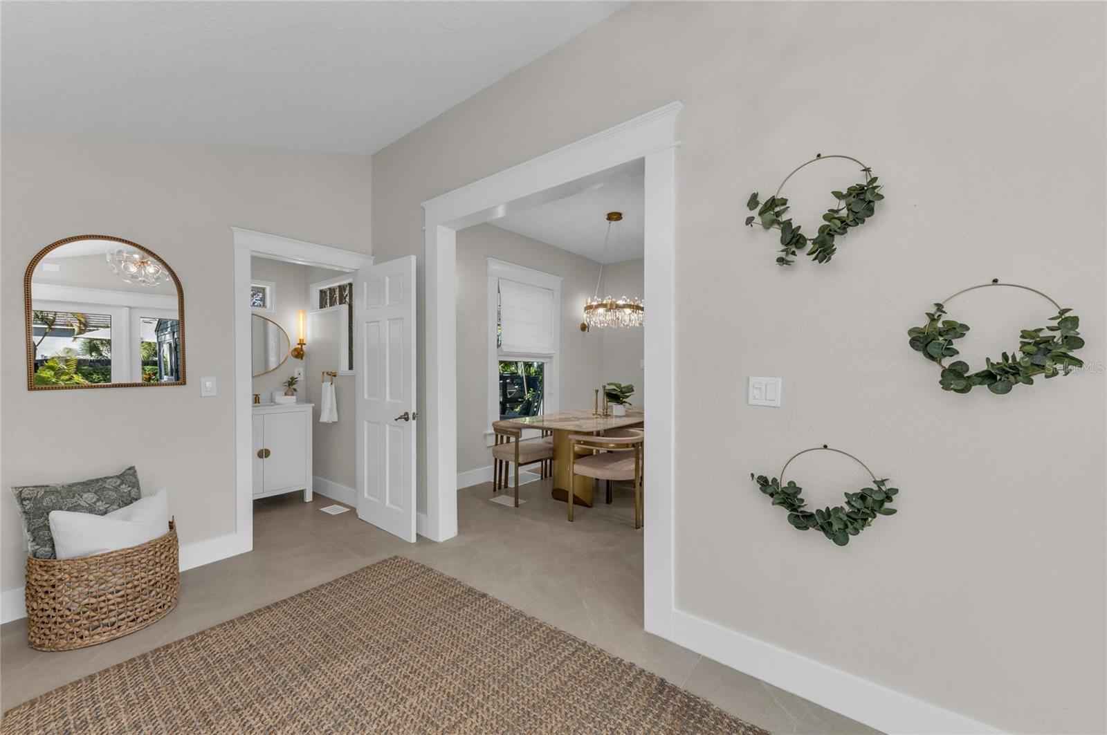 Listing photo id 43 for 1611 Hyde Park Street