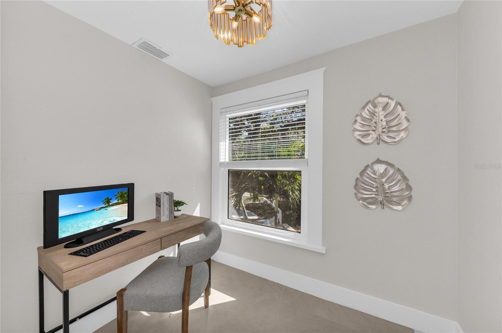 Listing photo id 49 for 1611 Hyde Park Street