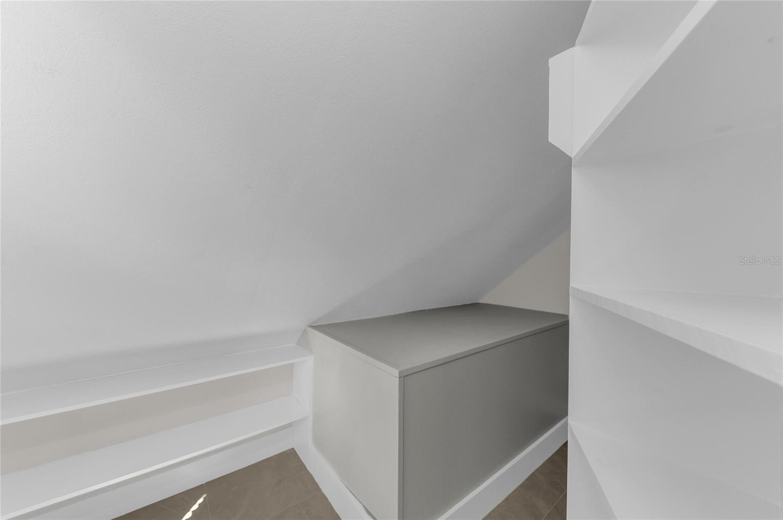 Listing photo id 51 for 1611 Hyde Park Street