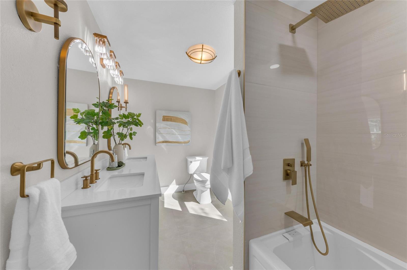 Listing photo id 53 for 1611 Hyde Park Street