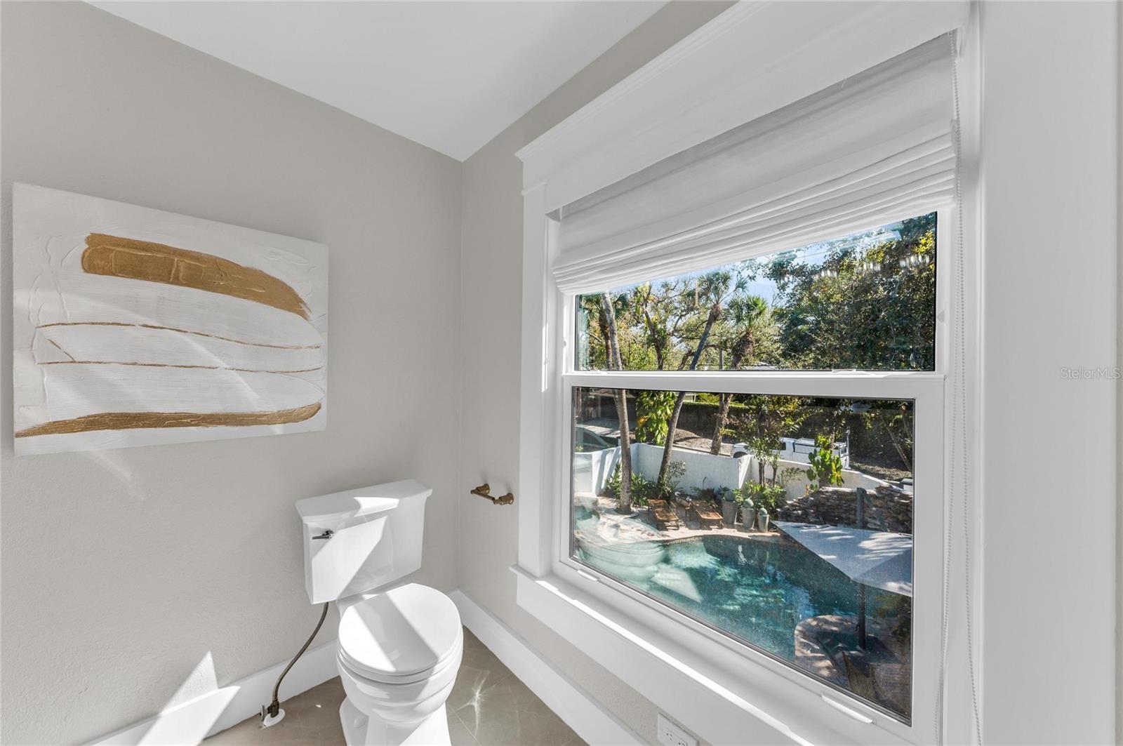 Listing photo id 54 for 1611 Hyde Park Street