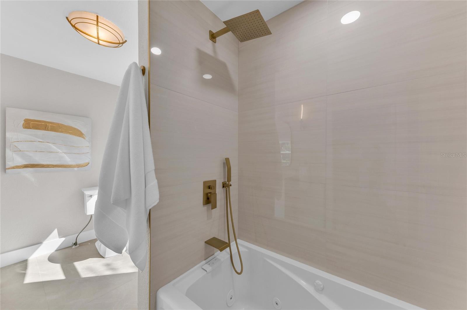 Listing photo id 55 for 1611 Hyde Park Street