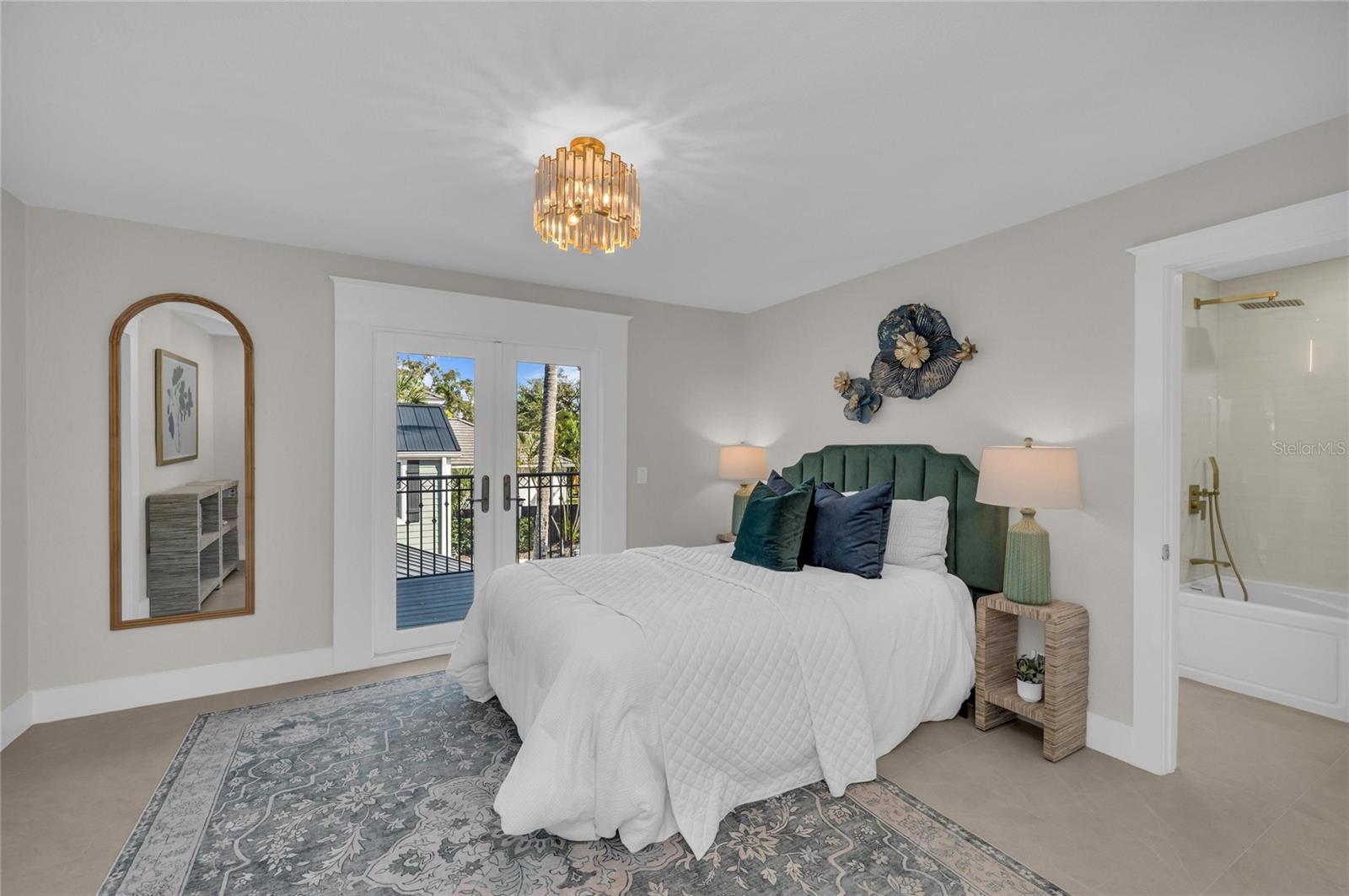 Listing photo id 56 for 1611 Hyde Park Street