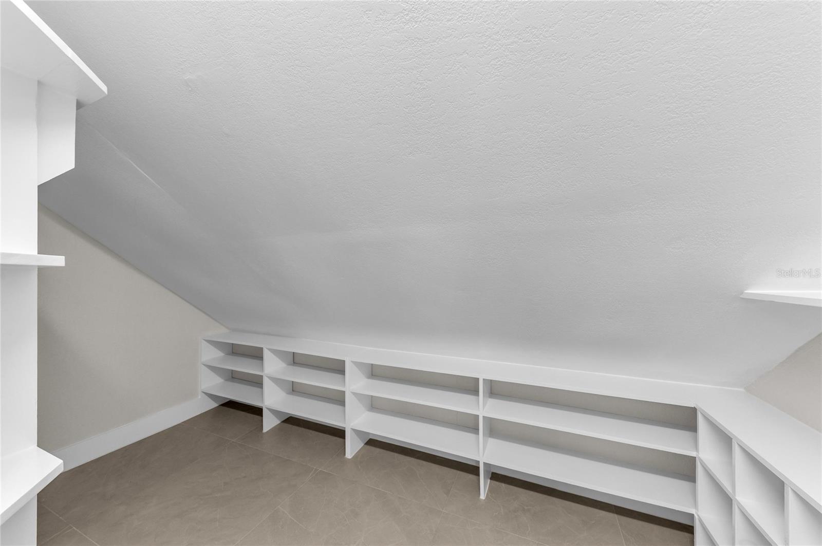 Listing photo id 58 for 1611 Hyde Park Street