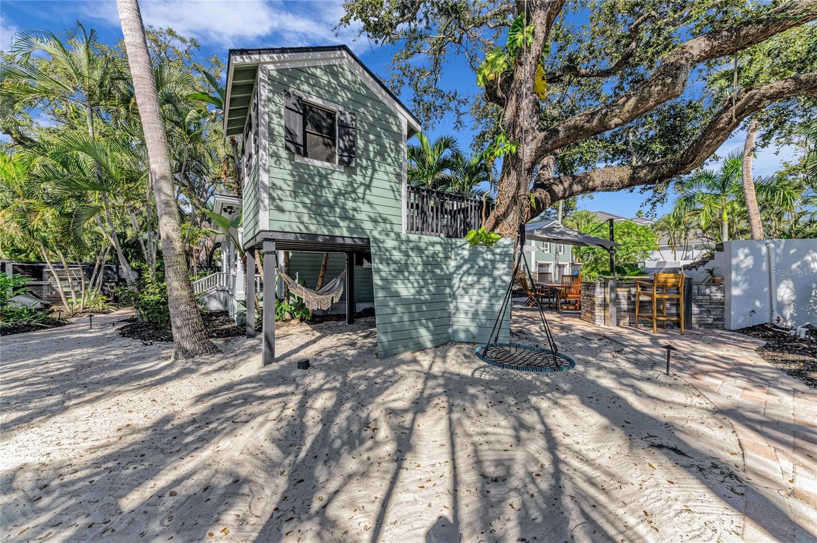 Listing photo id 63 for 1611 Hyde Park Street