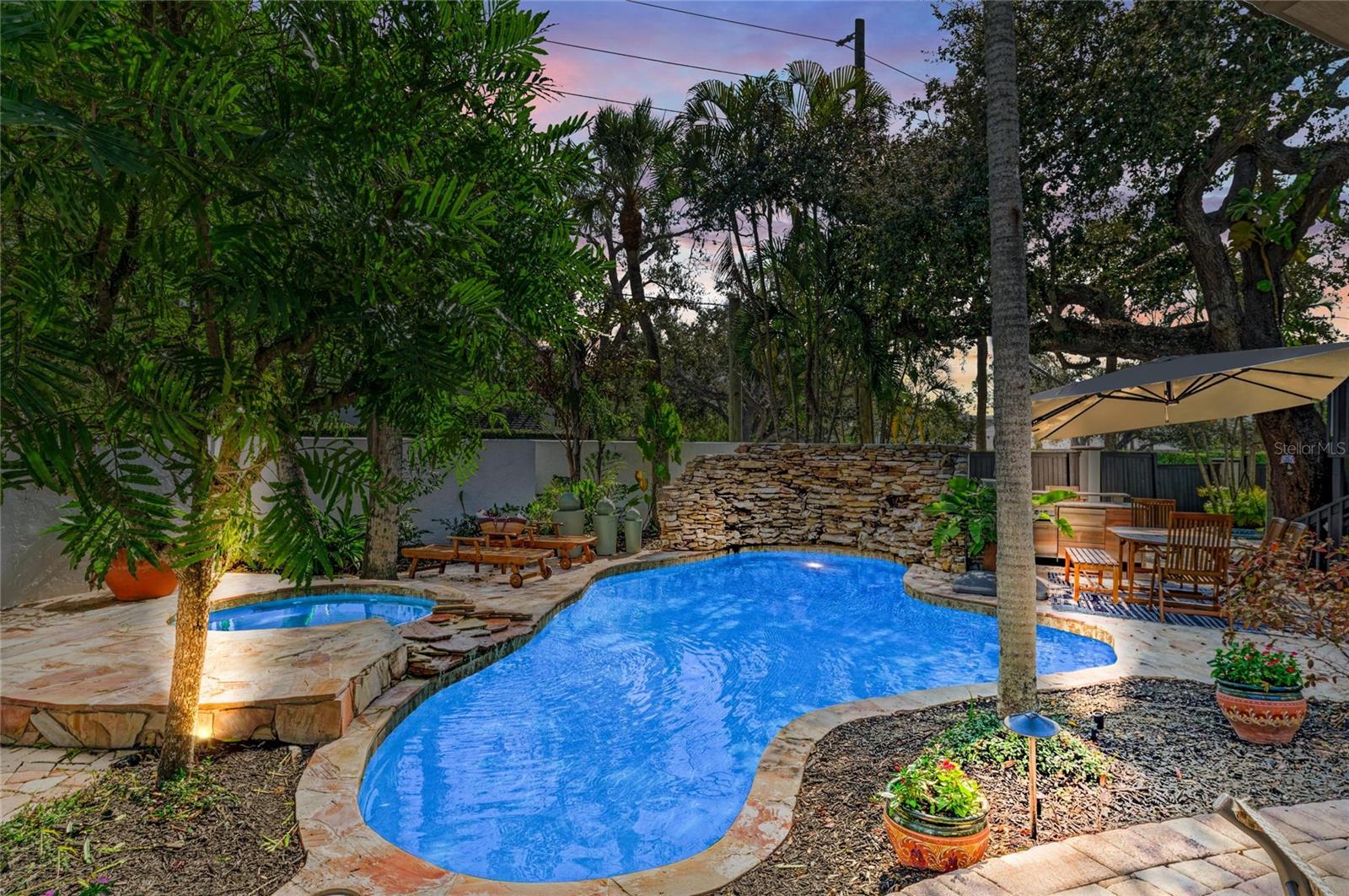 Listing photo id 69 for 1611 Hyde Park Street