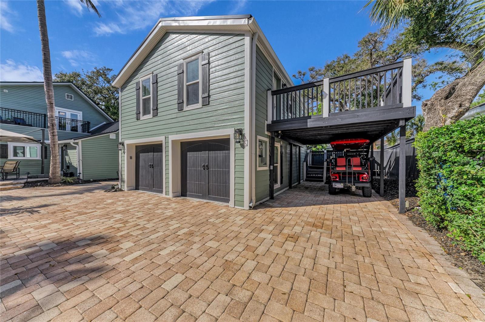 Listing photo id 72 for 1611 Hyde Park Street