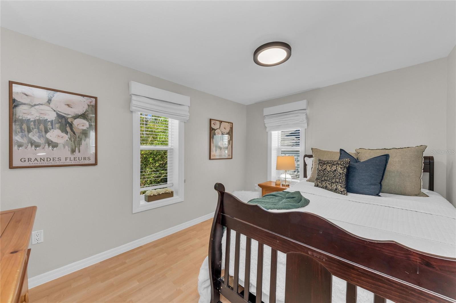 Listing photo id 81 for 1611 Hyde Park Street