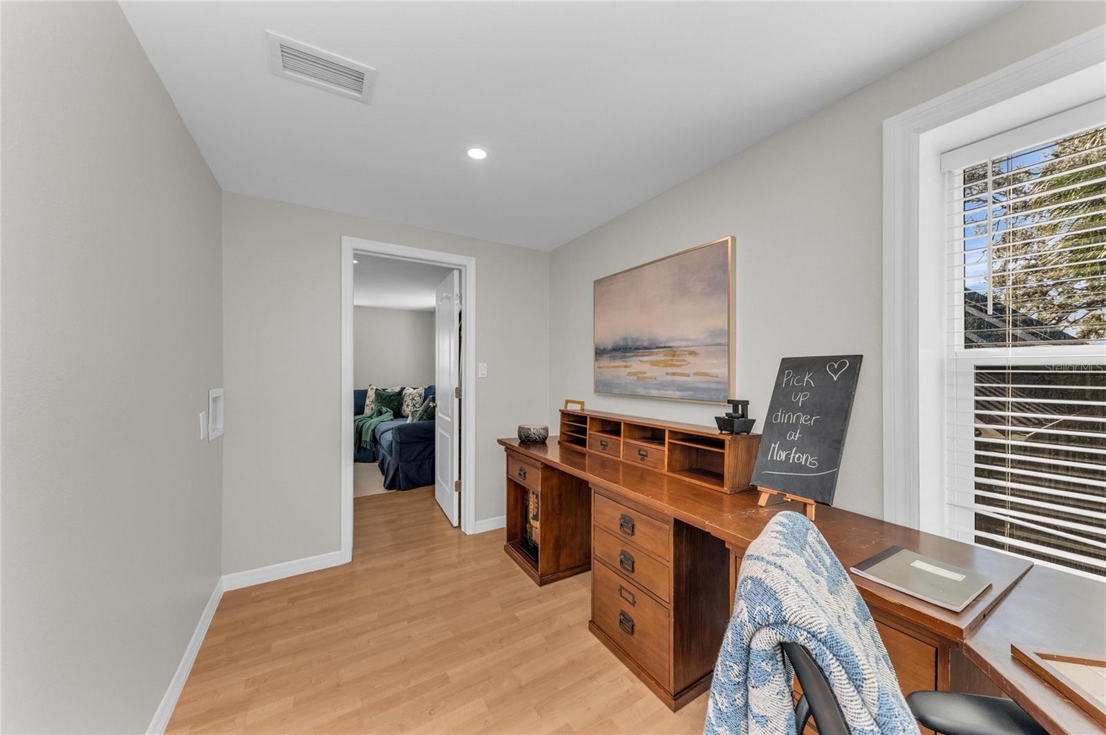 Listing photo id 85 for 1611 Hyde Park Street