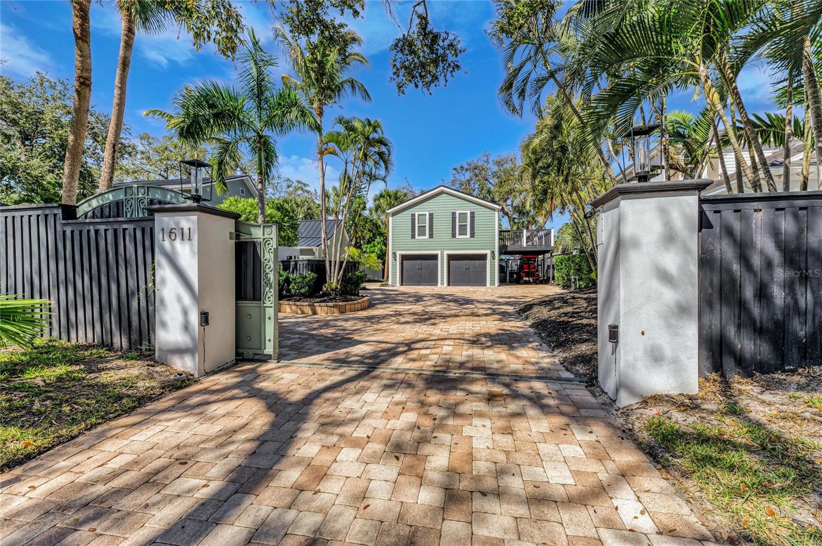 Listing photo id 87 for 1611 Hyde Park Street