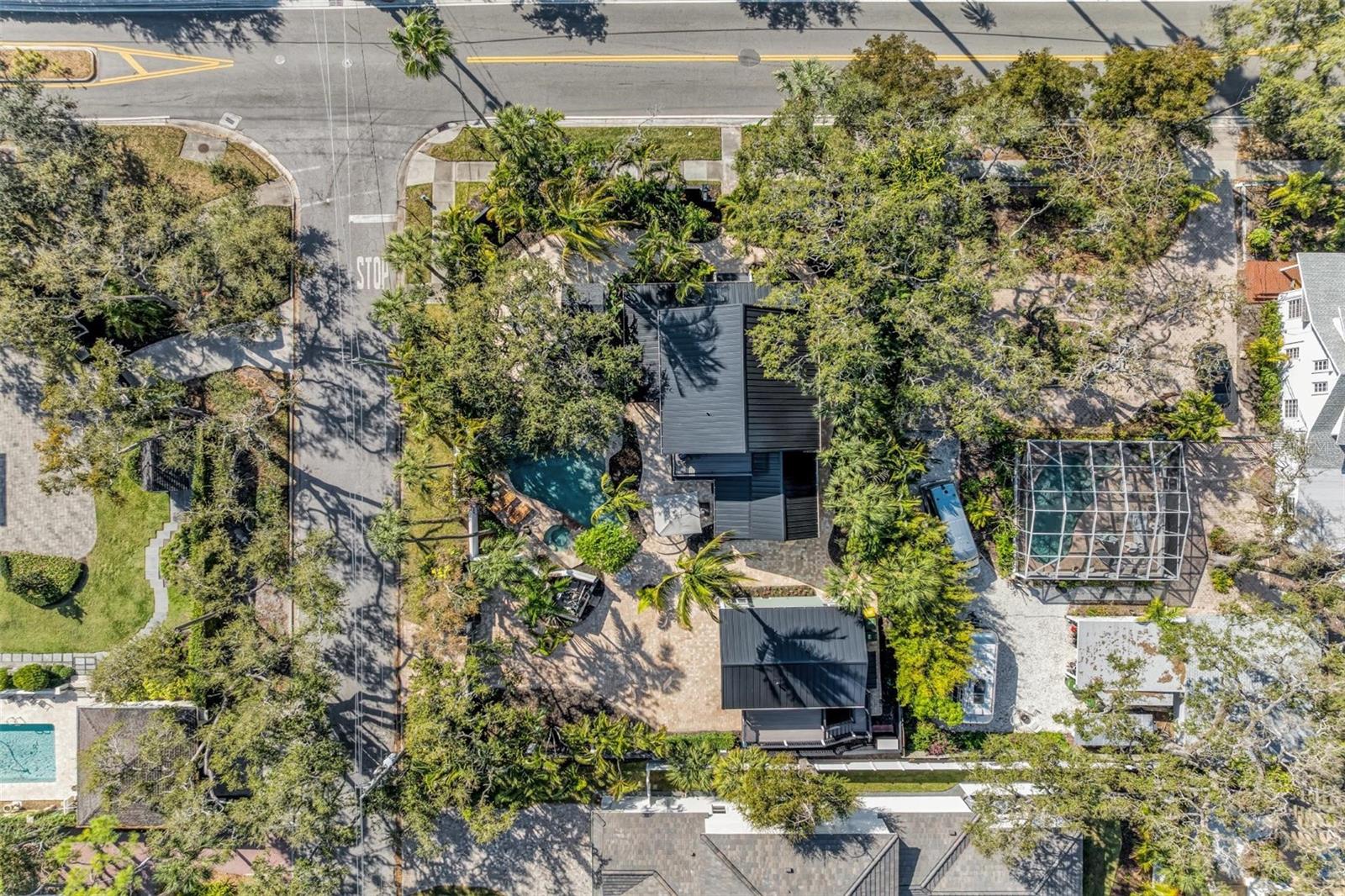 Listing photo id 92 for 1611 Hyde Park Street