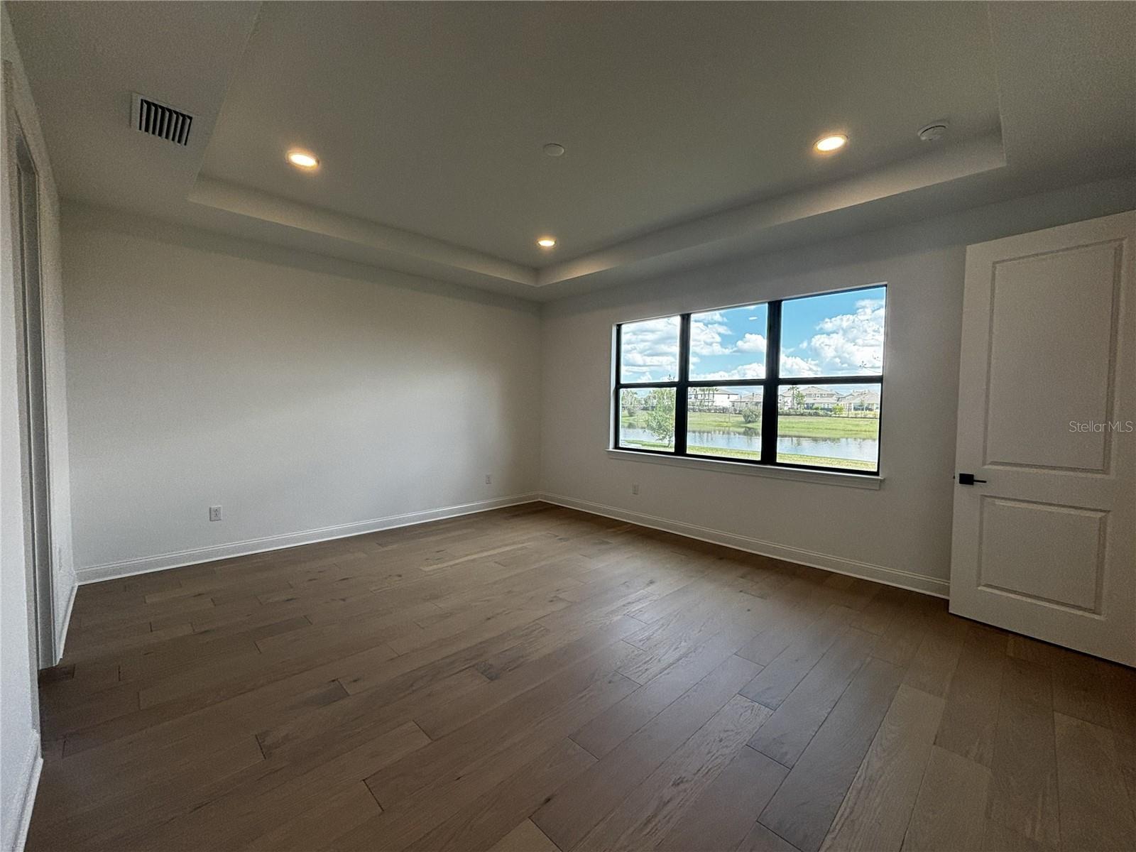 Listing photo id 11 for 5790 Freestone Circle