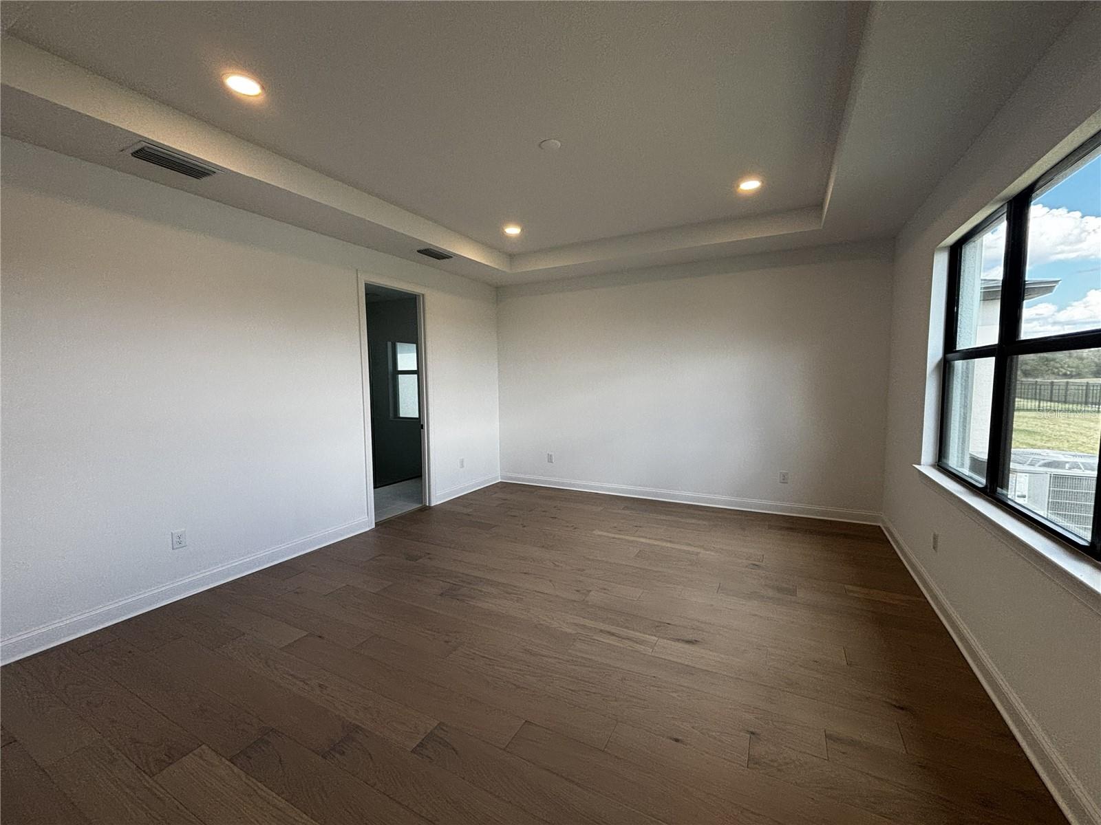 Listing photo id 12 for 5790 Freestone Circle